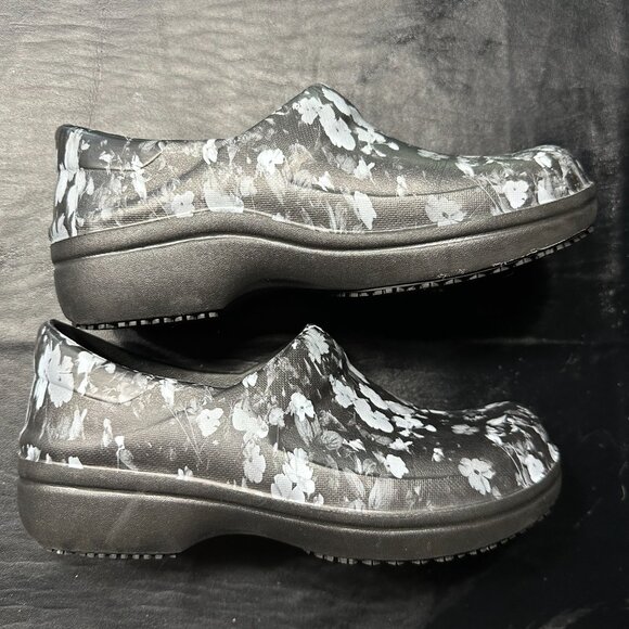 Crocs Dual Comfort Clogs - Picture 3 of 4